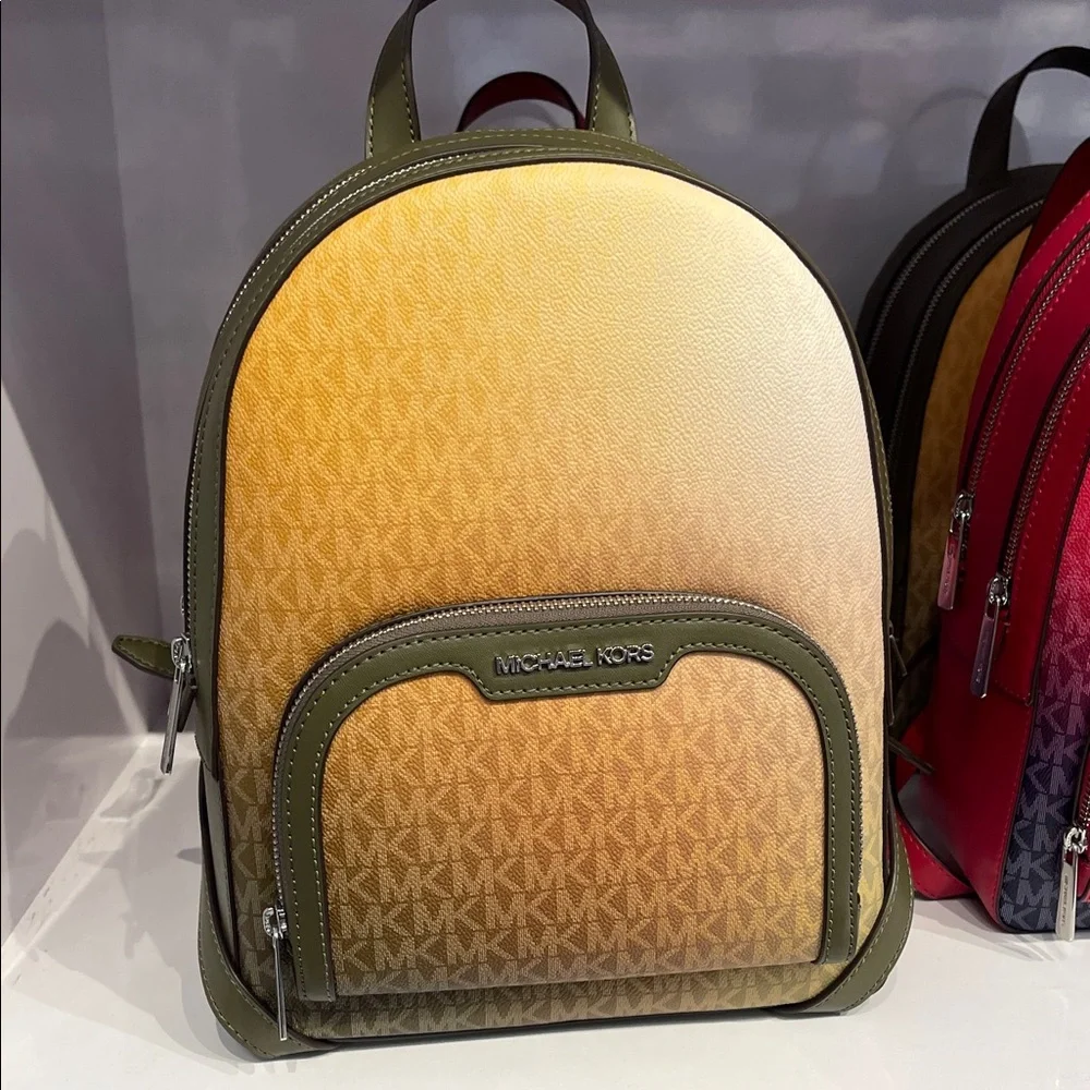MICHAEL KORS Jaycee Medium Ombré Signature Logo Backpack
Olive Combo
NWT - Picture 1 of 16